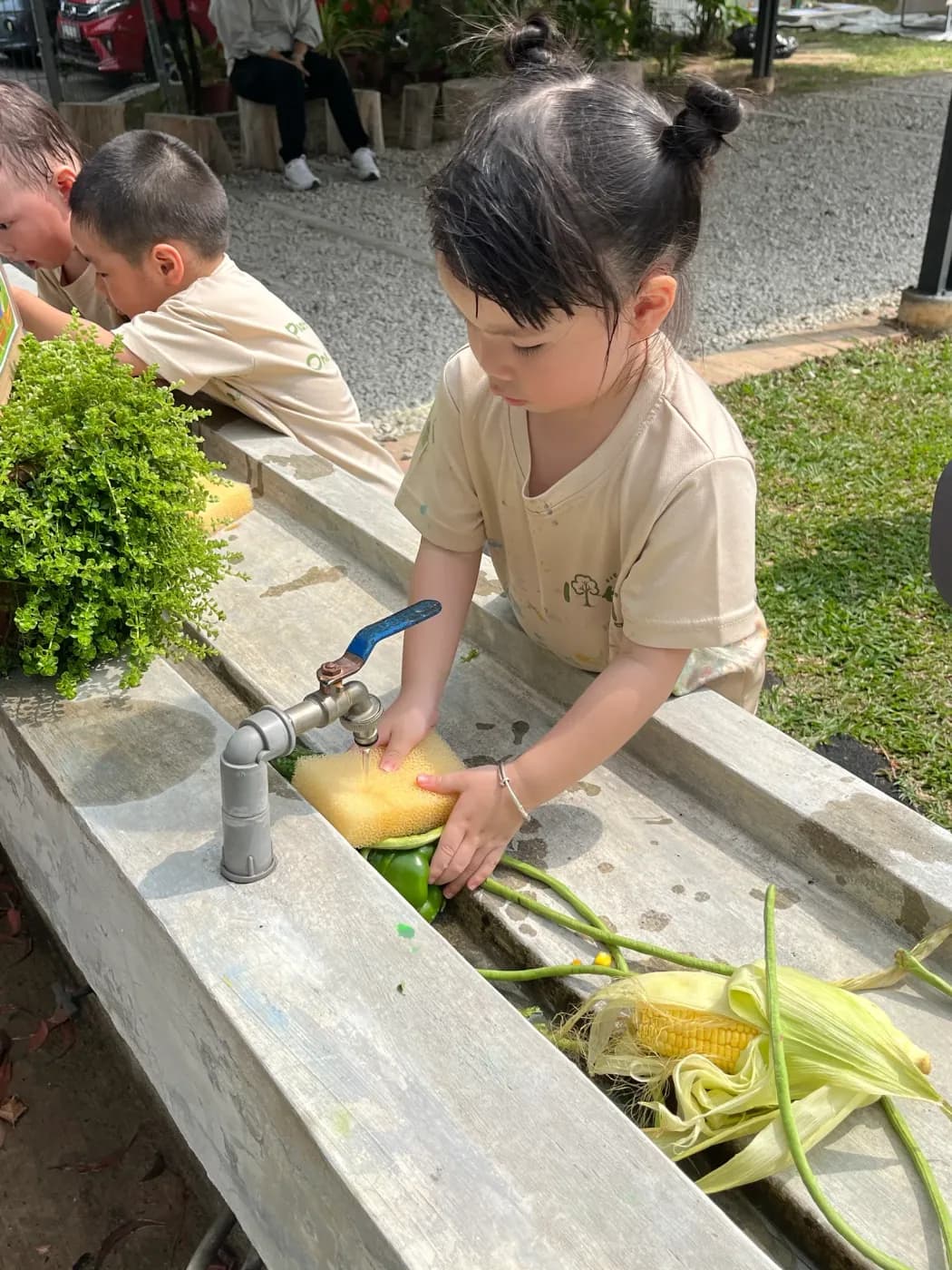 Lil Nature Explorer — Painting in the open air
