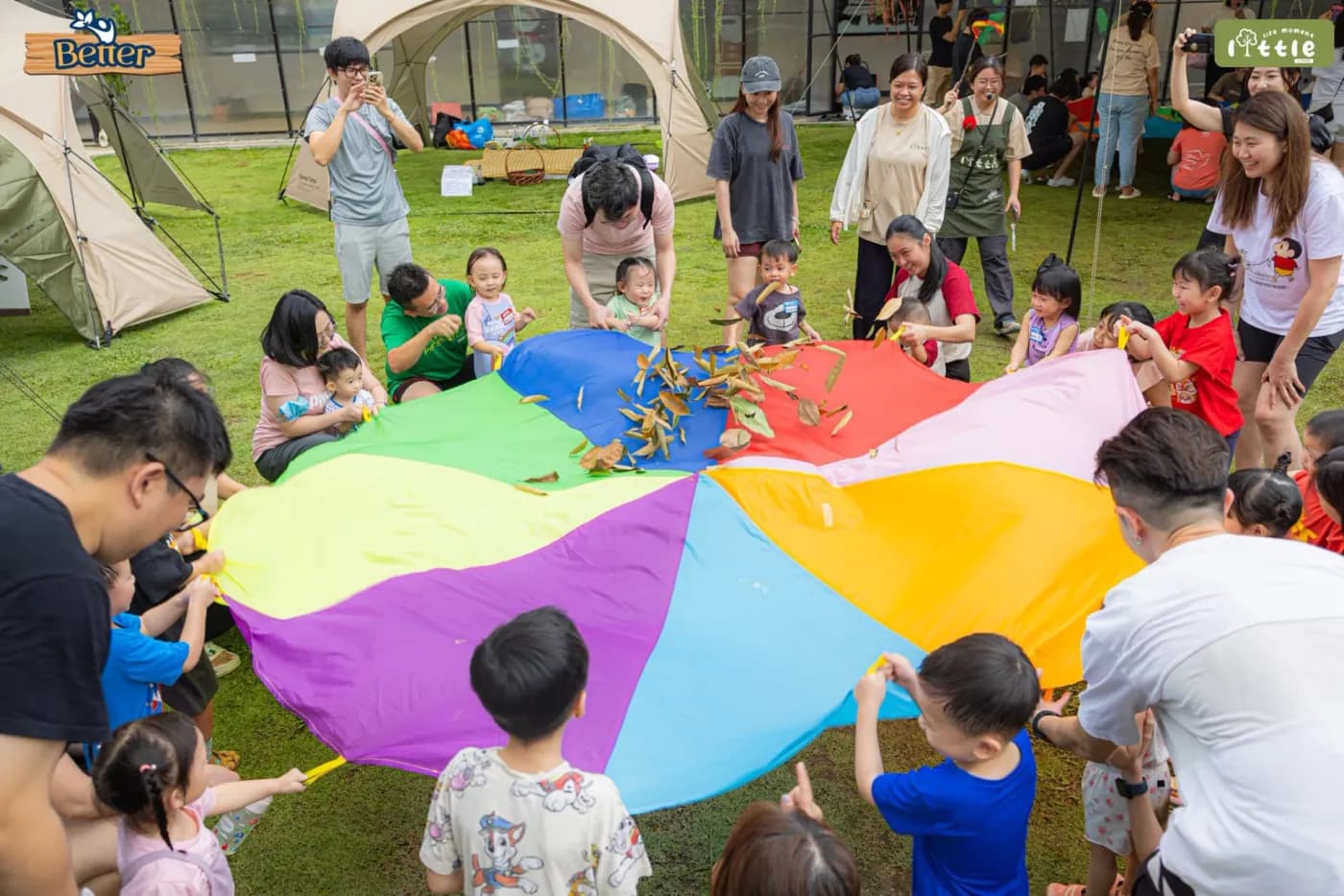 PaMaMe families — Parachute play